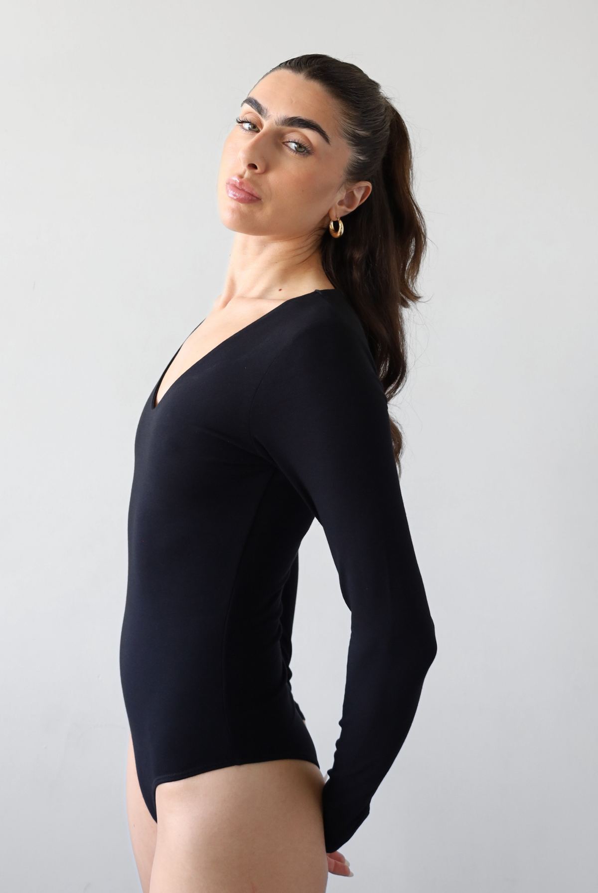 Organic cotton long sleeve v-neck bodysuit black, side