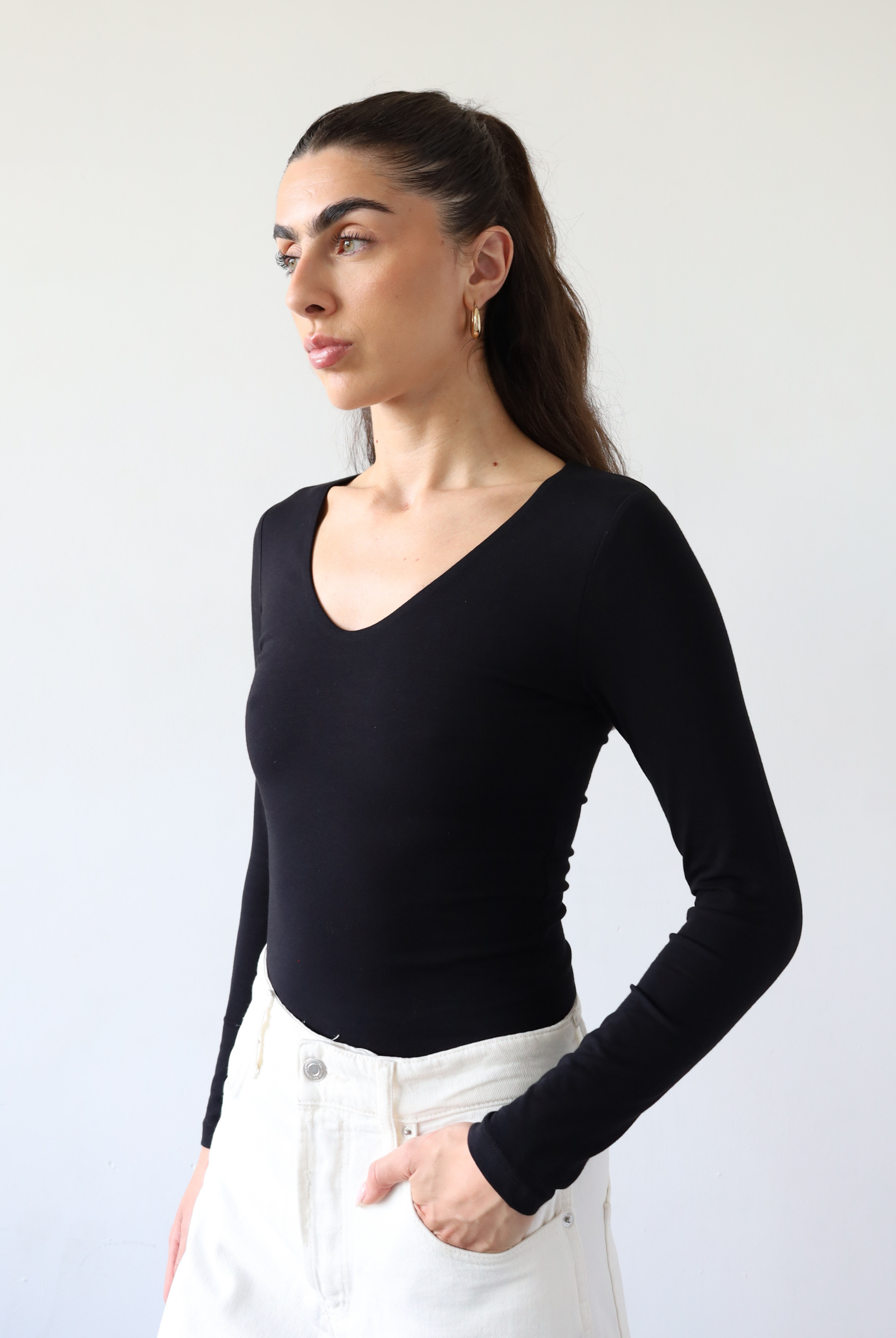 Organic cotton long sleeve v-neck t-shirt, black, side