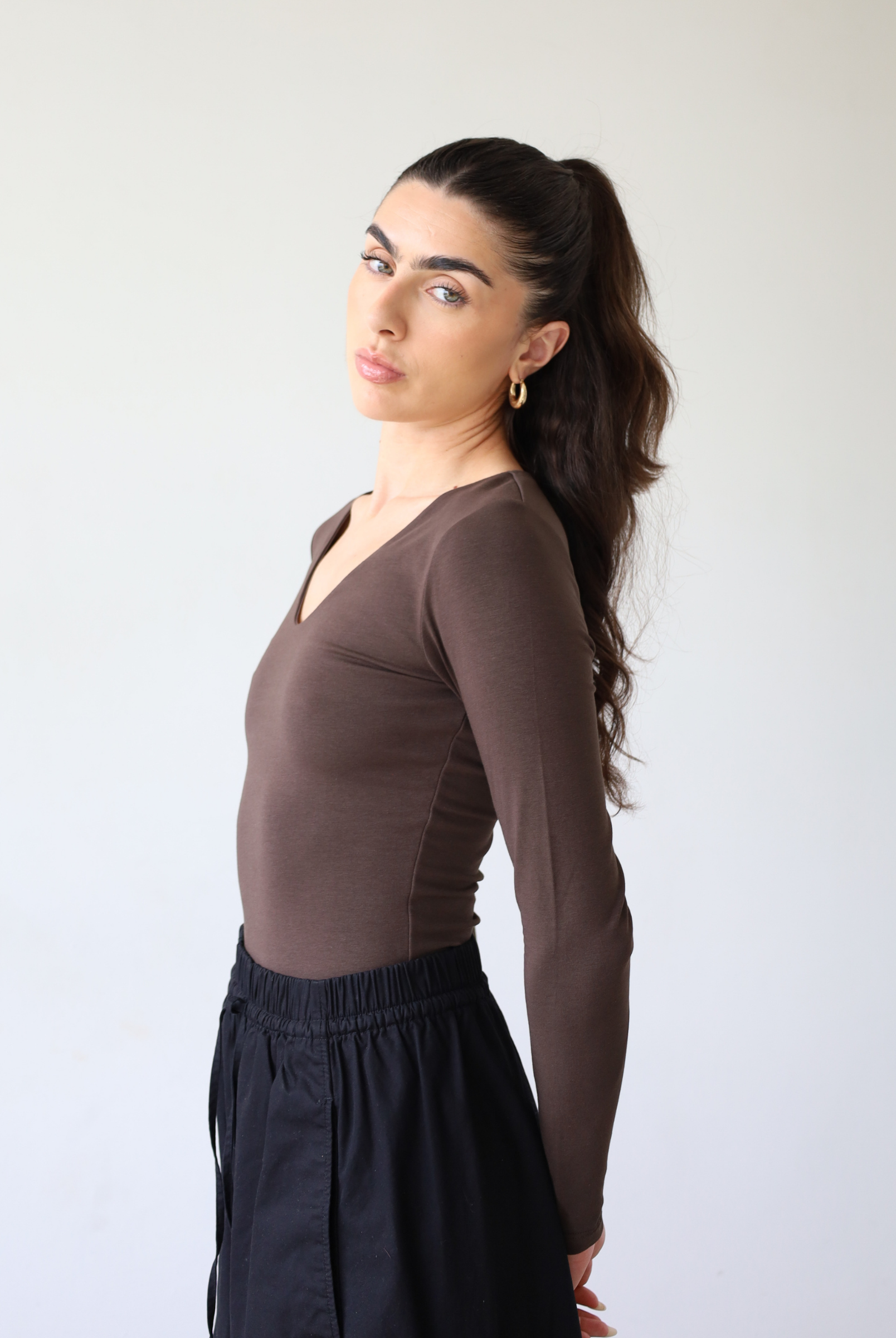 Organic cotton long sleeve v-neck t-shirt, dark brown, side