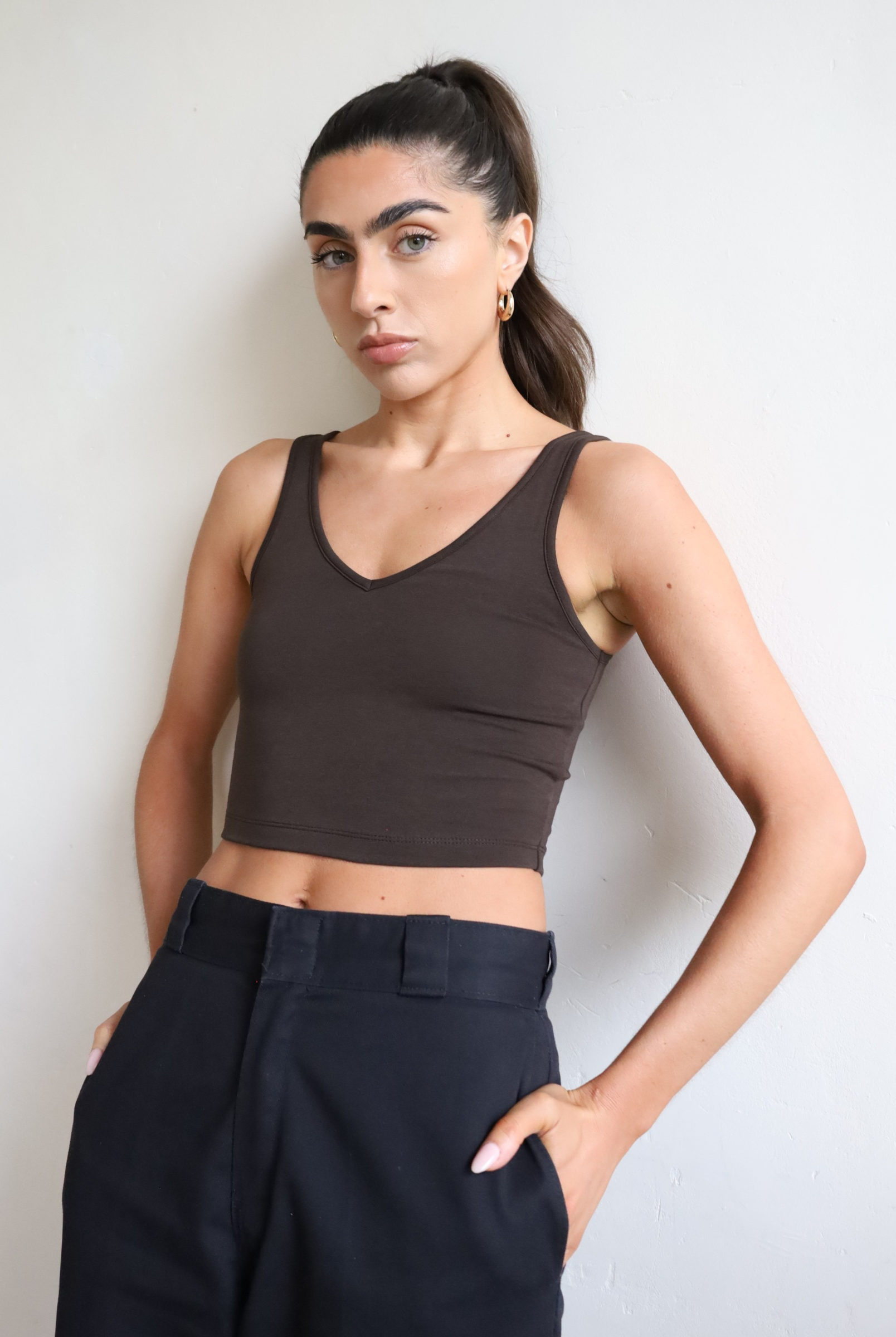 Womens Organic cotton v-neck cropped tank top, Brown