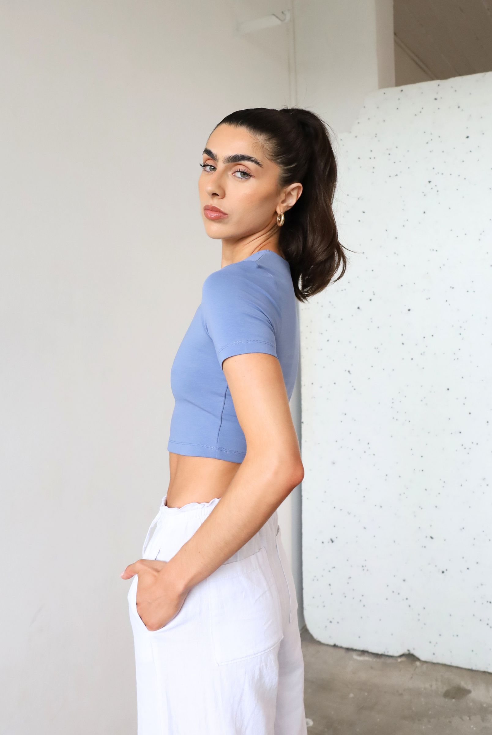 Organic cotton cropped crew neck t-shirt, light blue, side