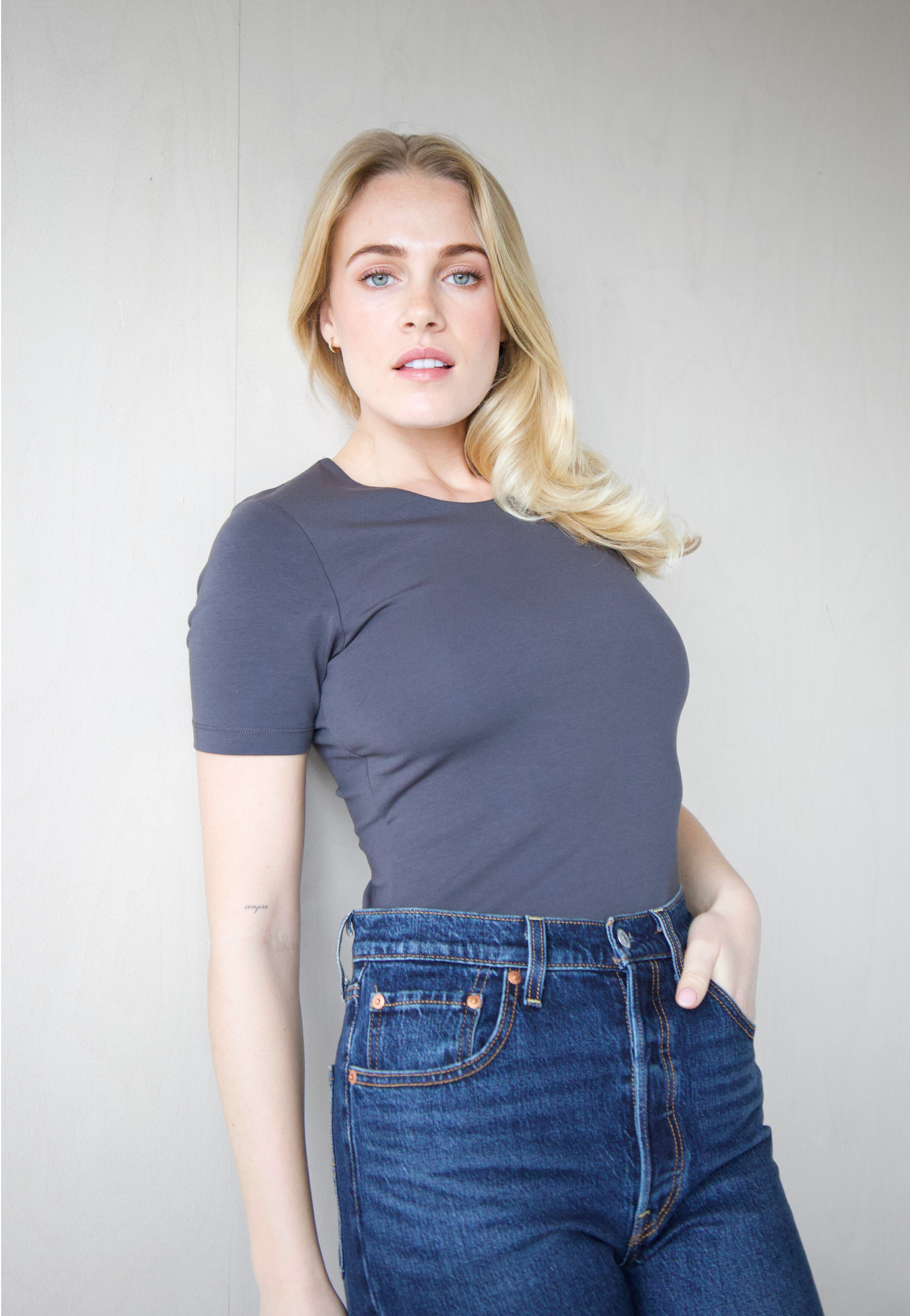 Organic cotton short sleeve t-shirt, charcoal grey, front