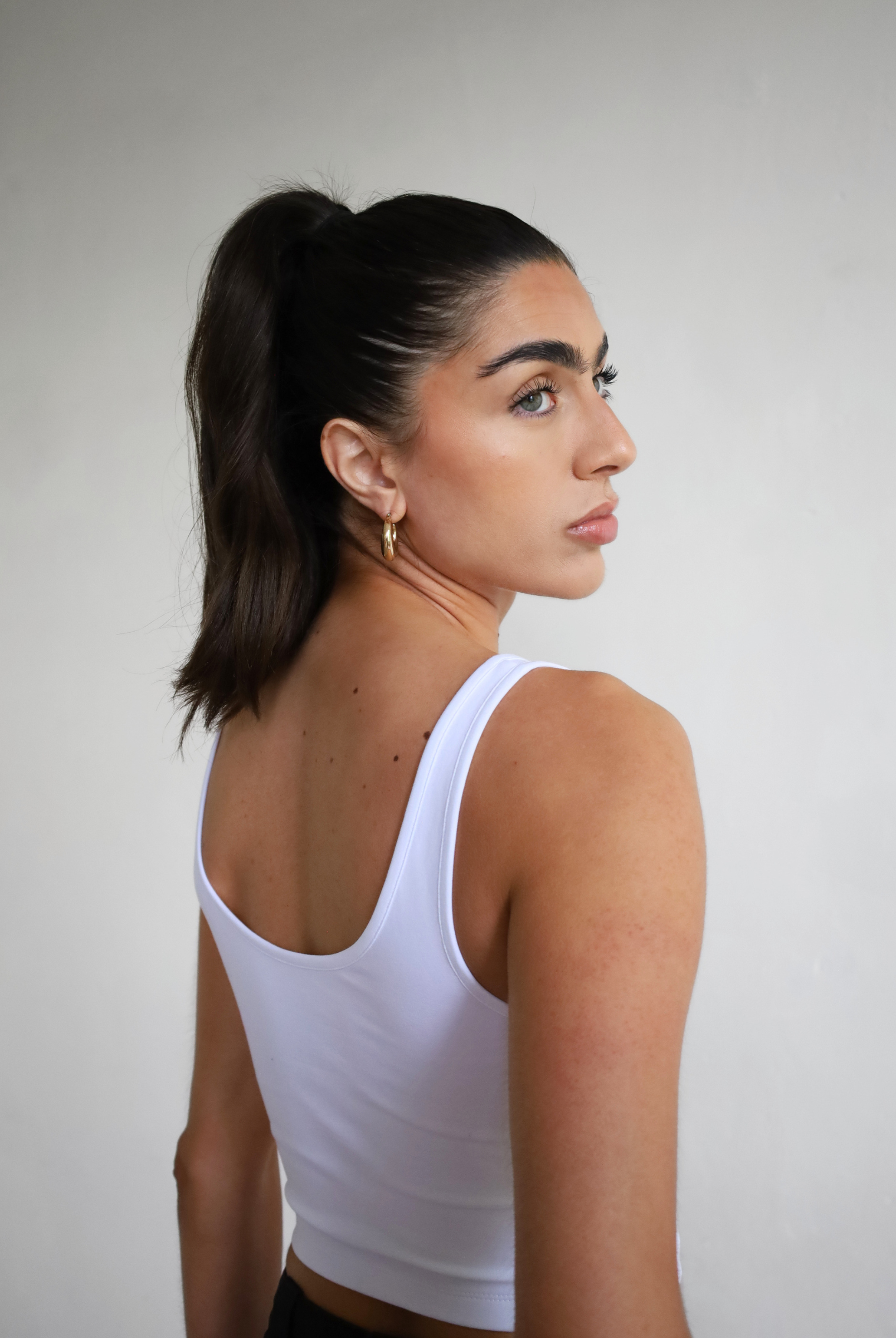 Womens organic cotton v-neck cropped tank top, white