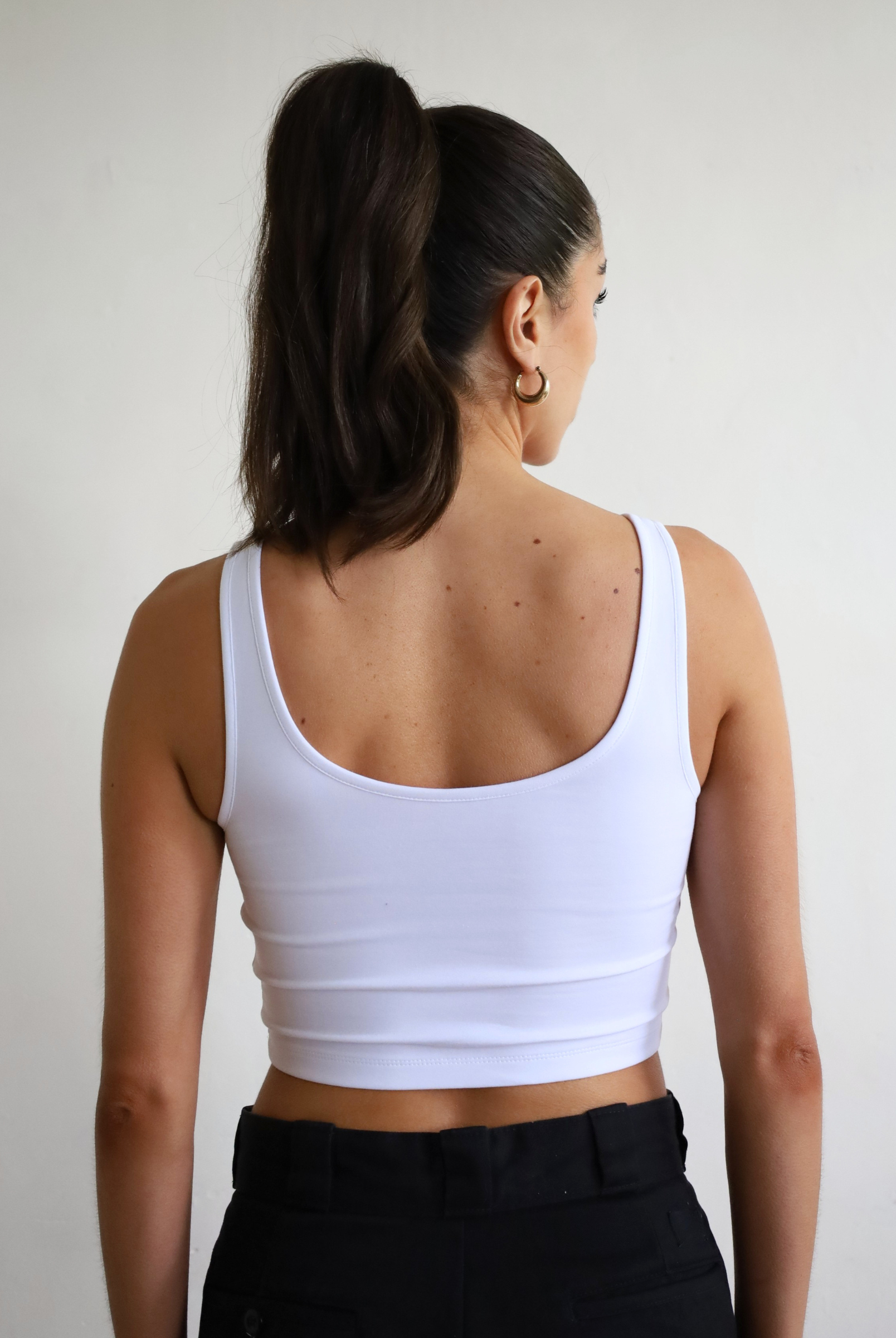 Womens organic cotton v-neck cropped tank top, white