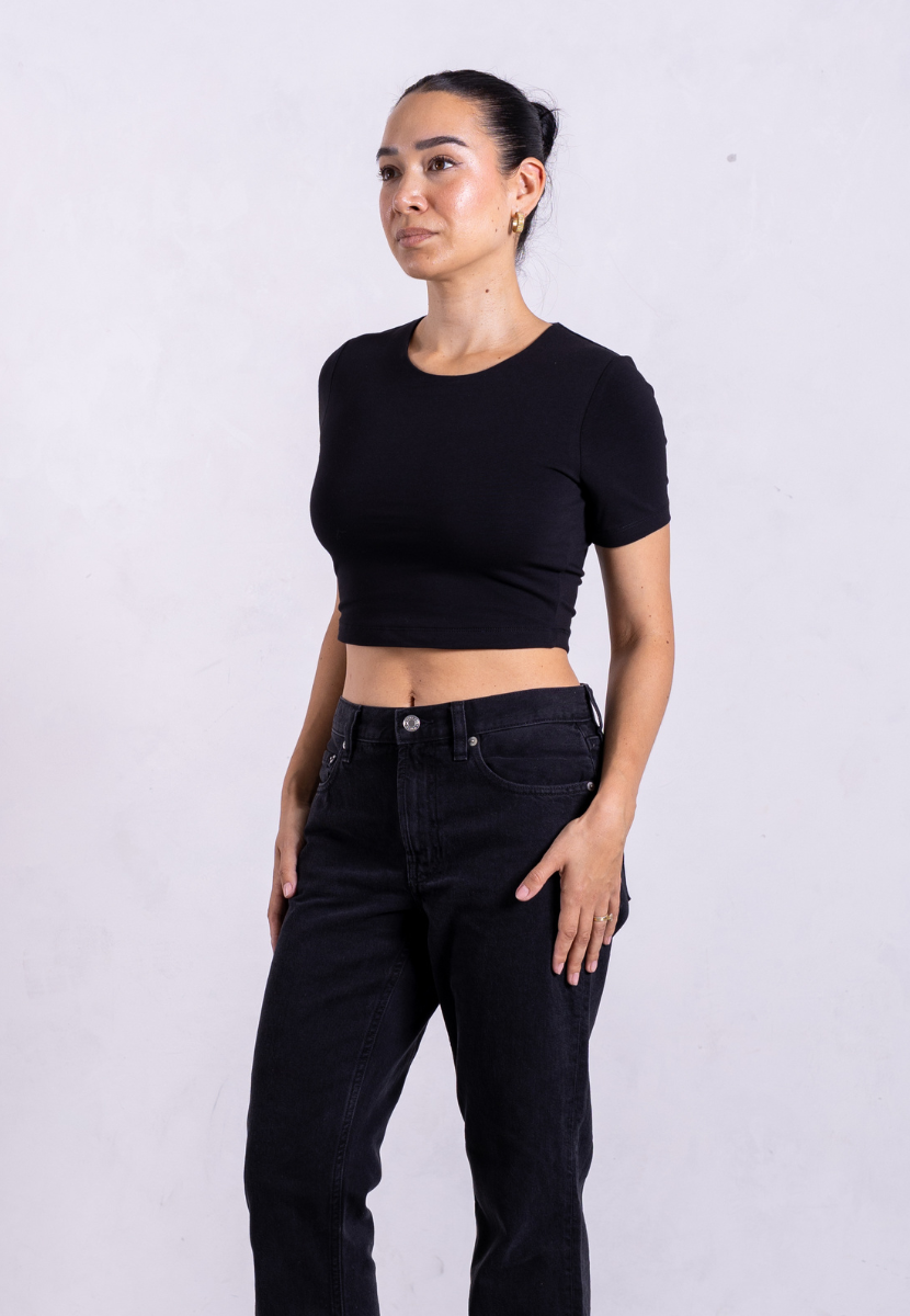 Black cropped t-shirt