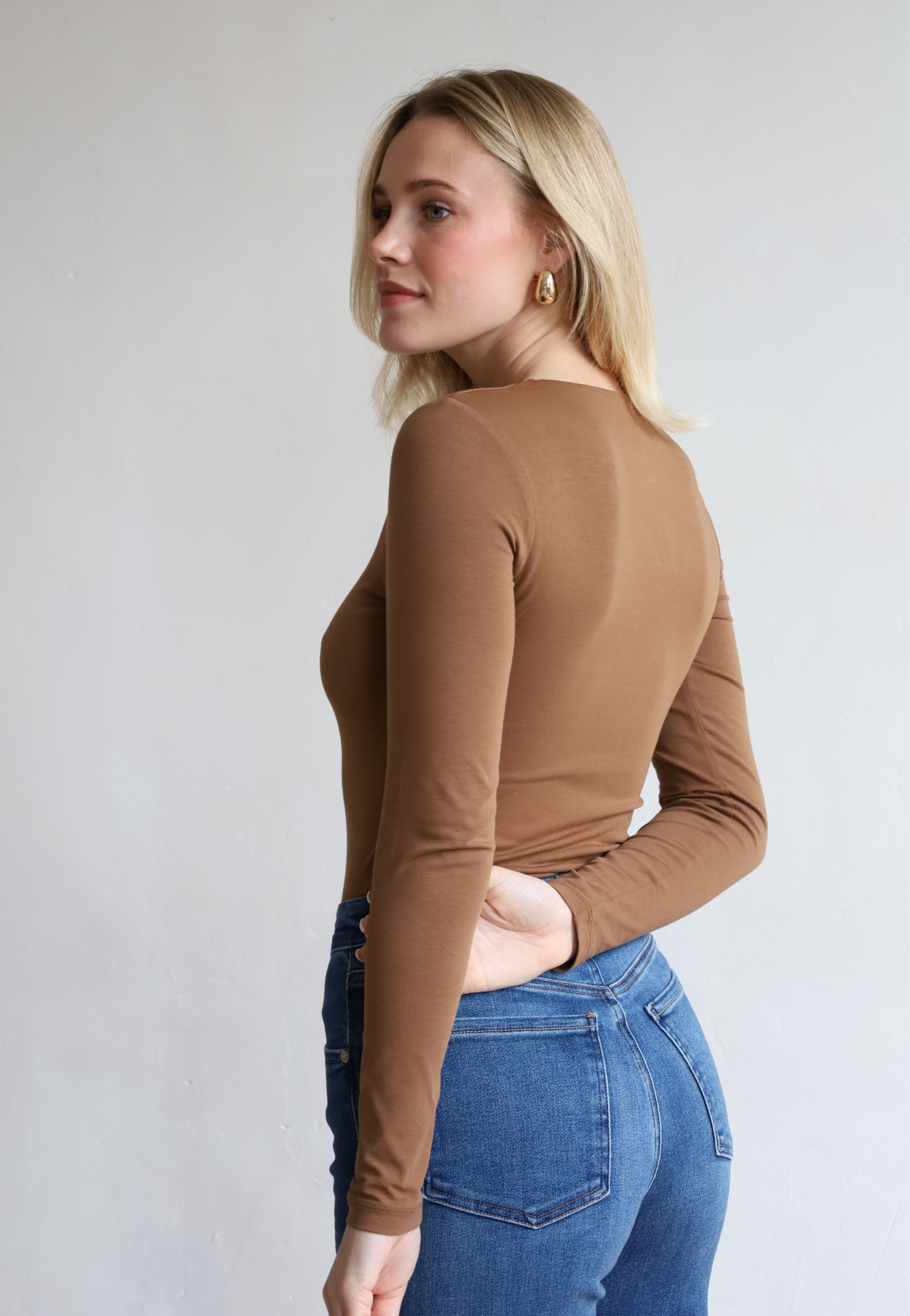 Organic cotton brown Long sleeve crew neck t-shirt, back