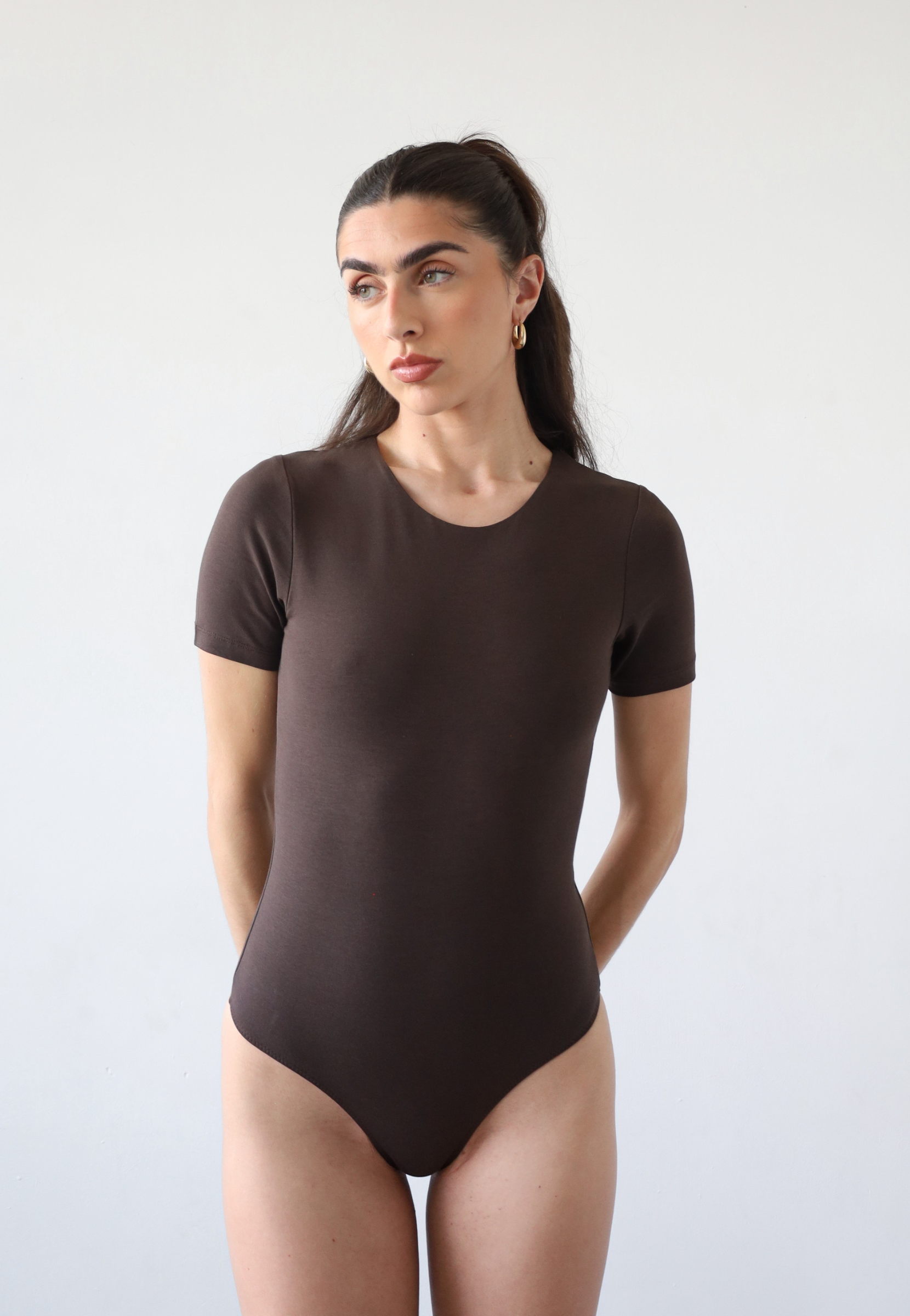 Organic cotton short sleeve brown crew neck bodysuit, front