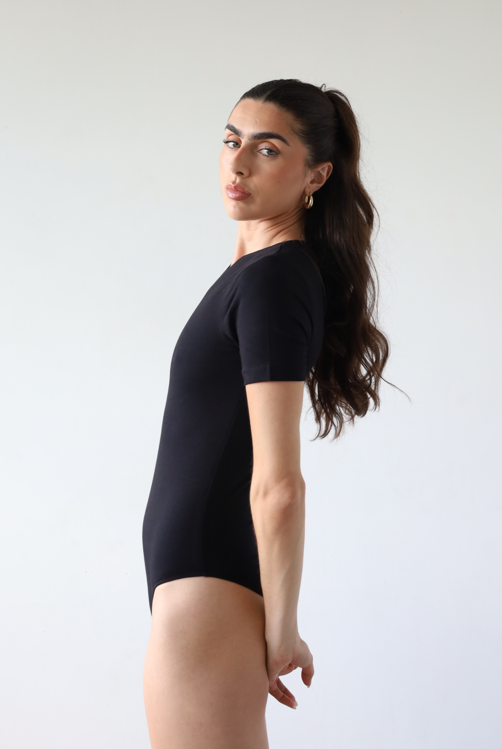 Organic cotton black crew neck short sleeve bodysuit, side