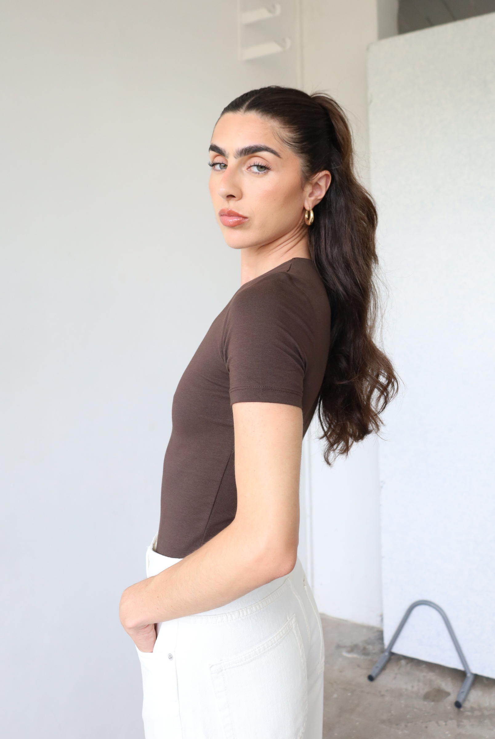 Organic cotton short sleeve brown crew neck t-shirt, side
