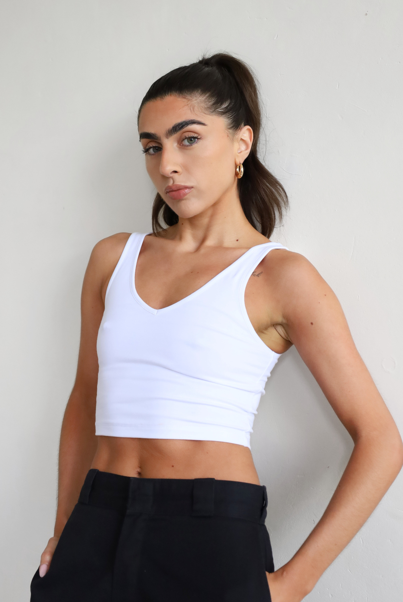 Womens organic cotton v-neck cropped tank top, white