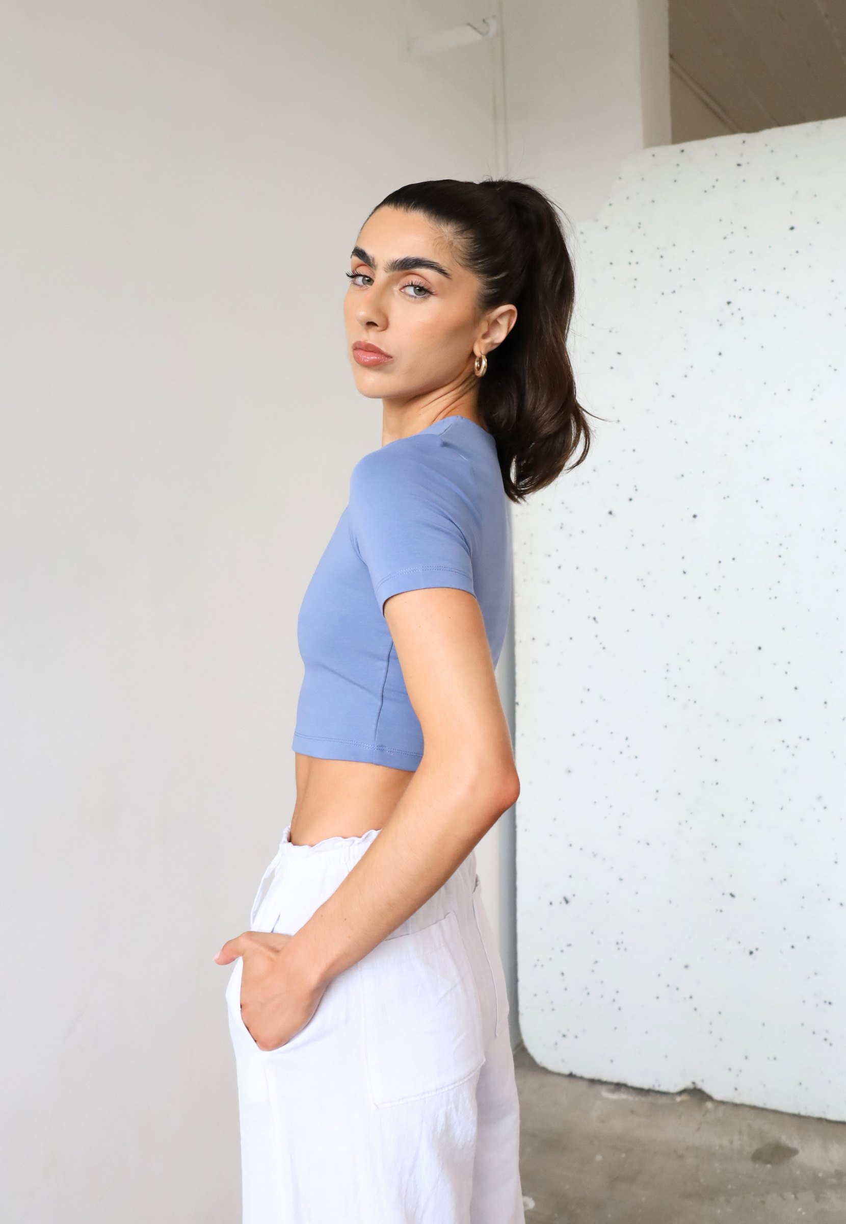 Organic cotton cropped crew neck t-shirt, light blue, side