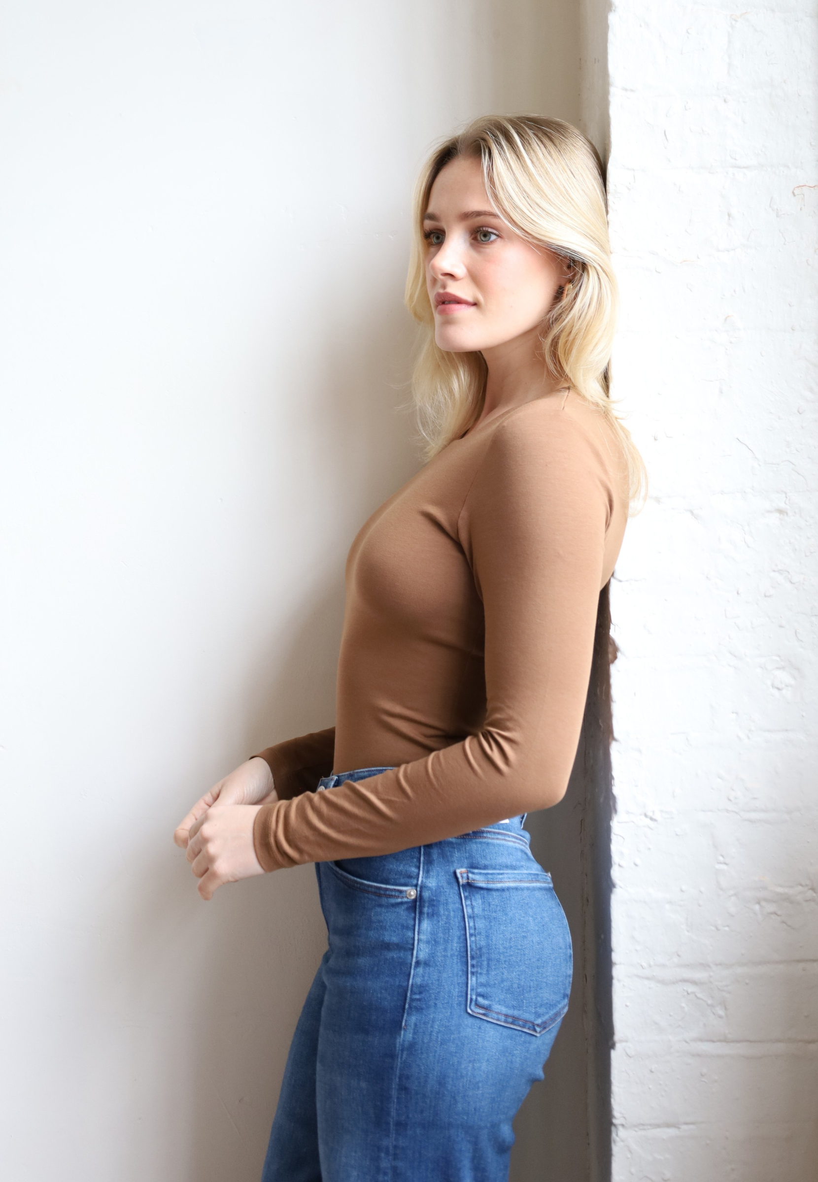 Organic cotton brown Long sleeve crew neck t-shirt, side  