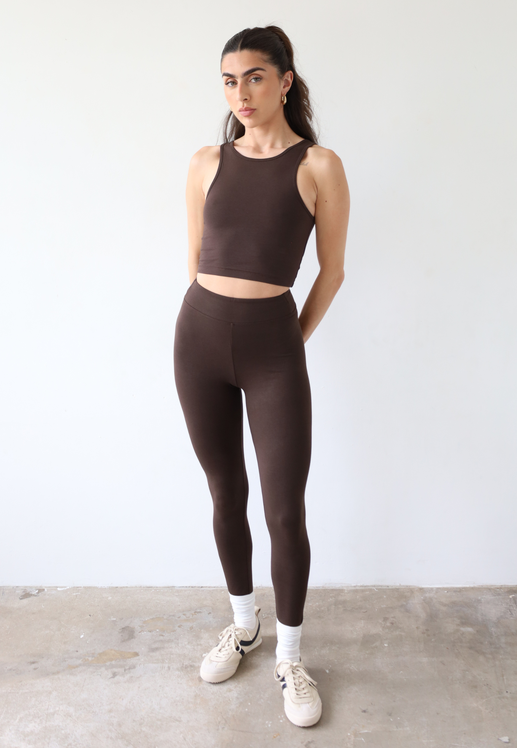 organic cotton dark brown leggings on model, front
