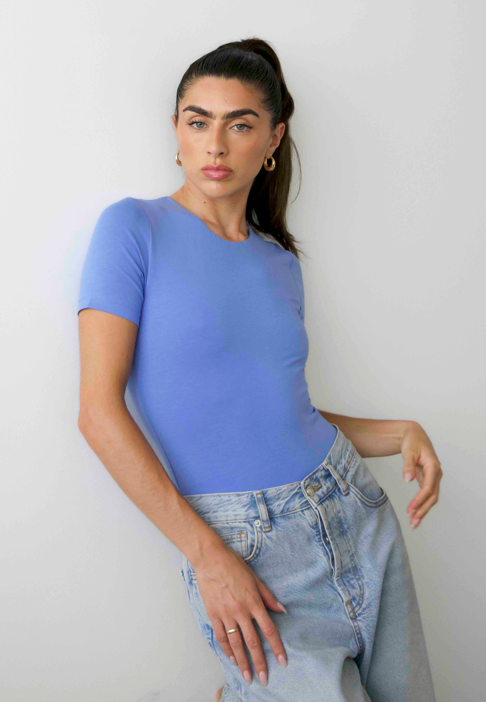 organic cotton crew neck bodysuit, cornflower blue, side 