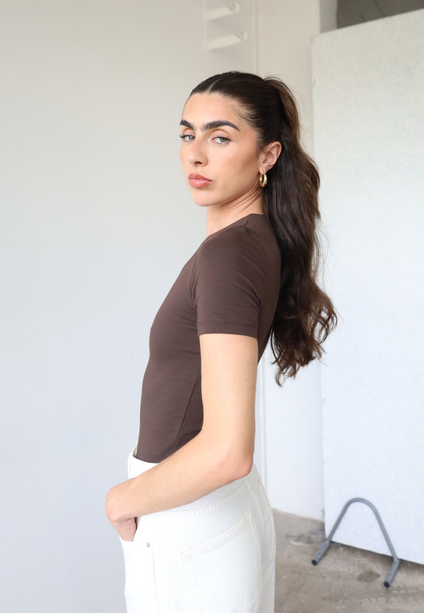 Organic cotton short sleeve brown crew neck t-shirt, side